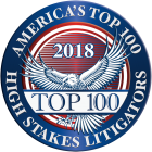 A blue and white badge with the words america 's top 1 0 0 high stakes litigators 2 0 1 8.